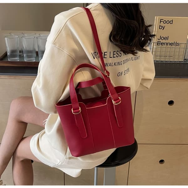 Axelväska Messengerbag RÖD Red