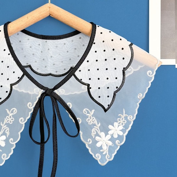 Polka Dot Brodert Krage Avtakbar skjorte med sjalkrage