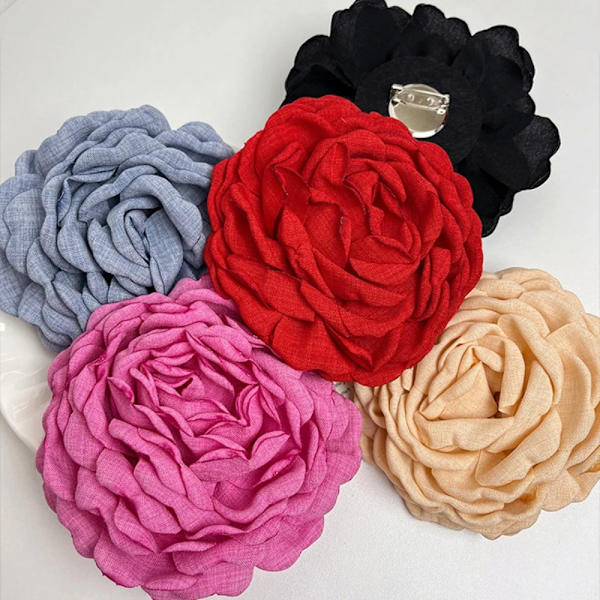 Blombrosch Camellia Pin GRÅ grey