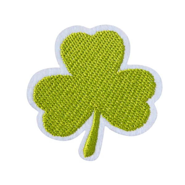 Shamrock-lapper brodert til å stryke på
