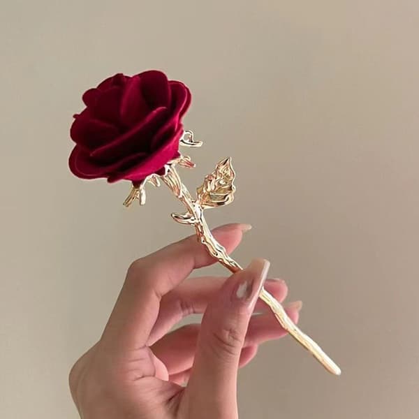 Røde hårpinde med rosedesign red