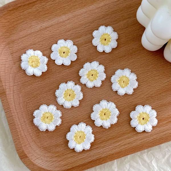 20 stk/parti Broderi-klistremerke med små blomsterlapper 2 2 2
