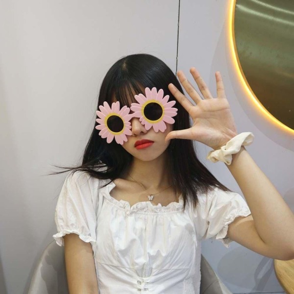 Flower Glasses Daisy Shades KELTAINEN HARMAA LINSSIT HARMAAT LINSSIT yellow Gray lenses-Gray lenses