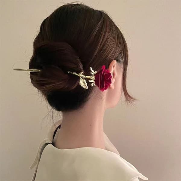 Røde hårpinde med rosedesign red