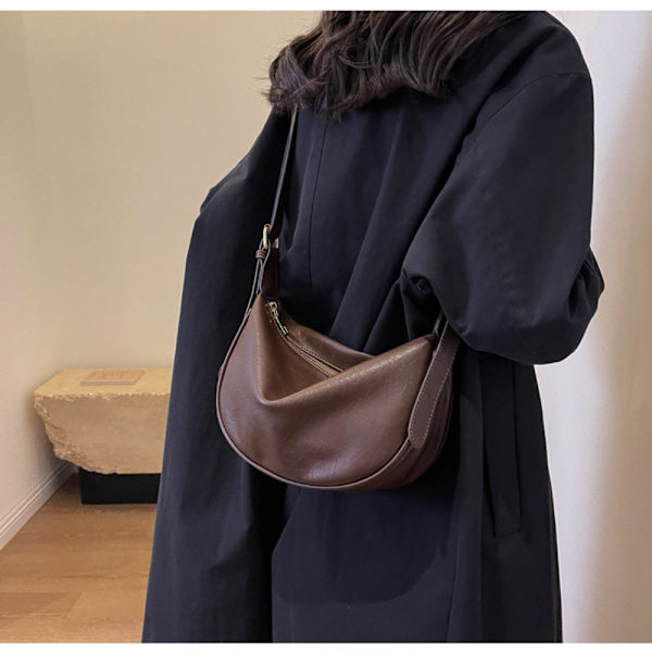 PU-nahkainen Crossbody-laukku Suurikokoinen olkalaukku RUSKEA Brown