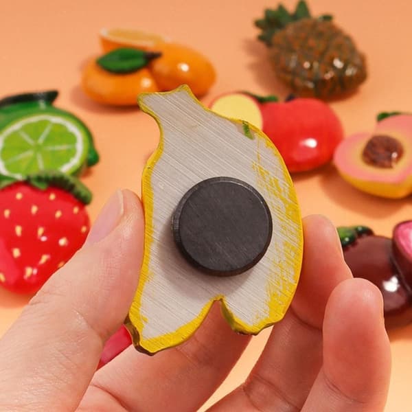 Simuloidut hedelmäjääkaappitarrat ja -magneetit Pineapple