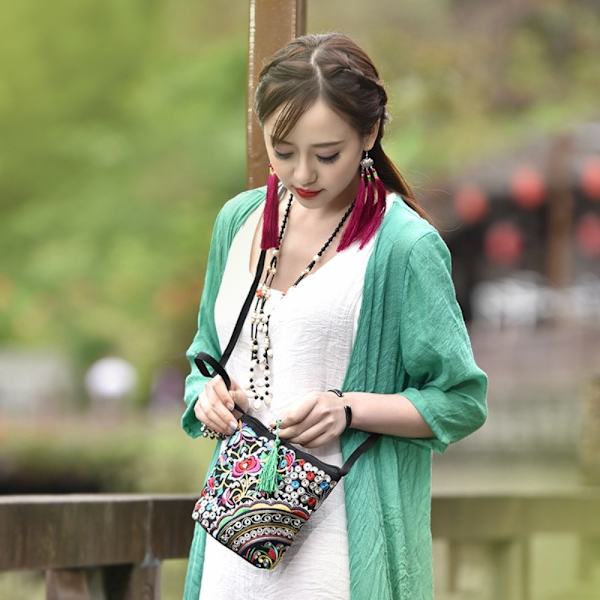 Axelväska i etnisk stil Broderi Crossbody-väska A A A