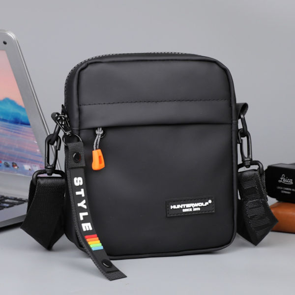 Messenger Sling Laukut Crossbody Pussi MUSTA black