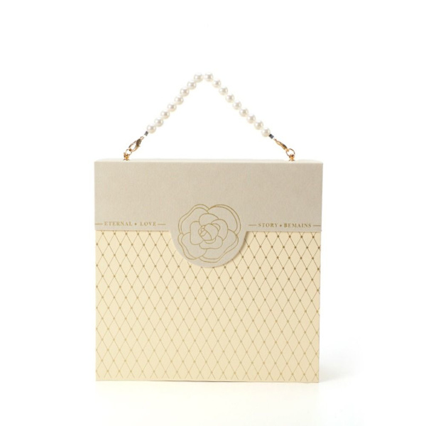 Blommig godislåda Bröllopspresent VIT 10 X 7,5 CM White 10 x 7.5cm