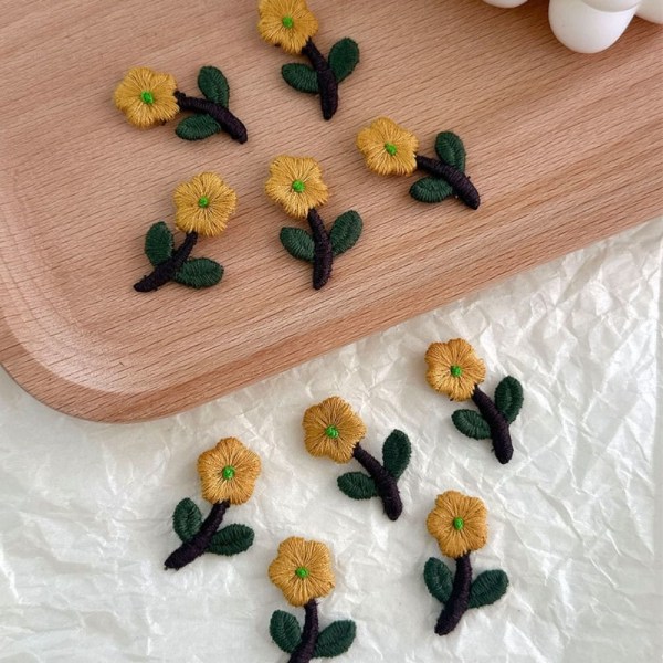 10 stk/lot Broderi-klistremerke med små blomsterlapper 4 4 4