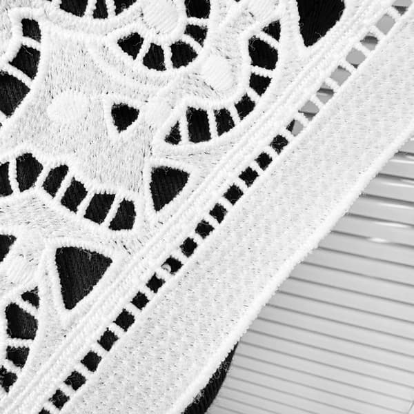 Dame Blondekrage Stor Trekantet Frontpanel Rund Hals