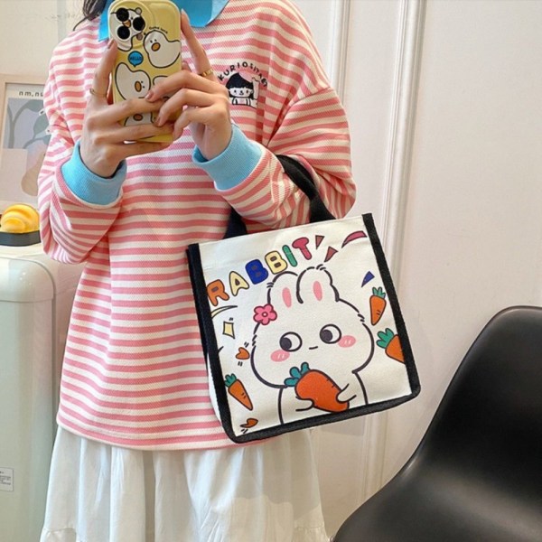 Totebag lunsjpose 1 1 1