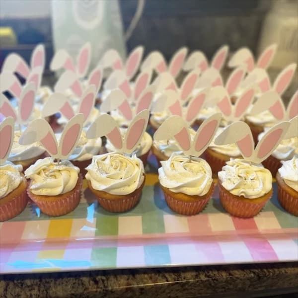 10 stk. Påskehareører Cupcake-toppere 2 2 2