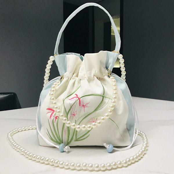 Broderad blompåse med dragsko Godispåse 7 7 7