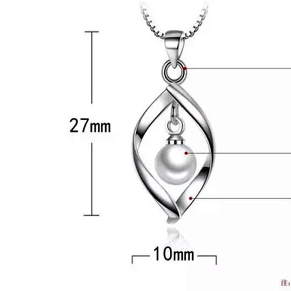 Pärlhalsband Nyckelbenskedja B B B