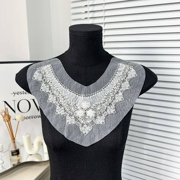 Spets Broderat Tyg Patch Blomma Tyg Klistermärke Bröstblomma