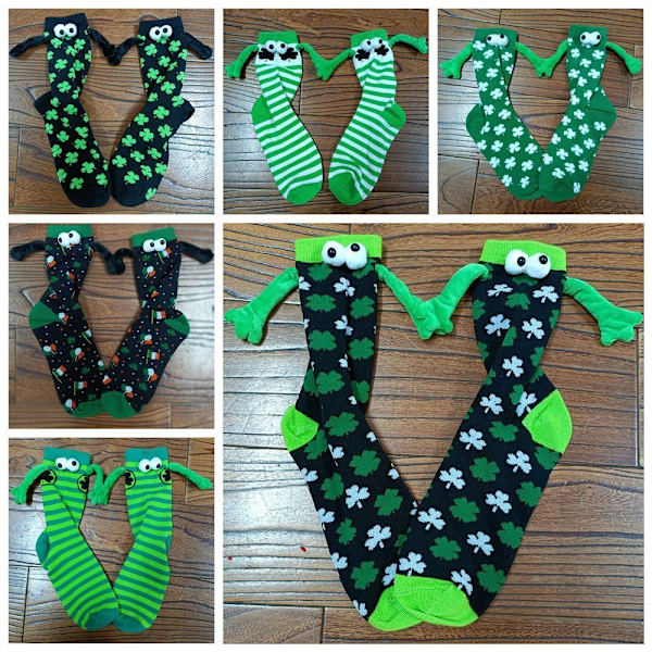Roligt par som håller strumpor som håller händerna Sock STYLE 7 STYLE 7 Style 7