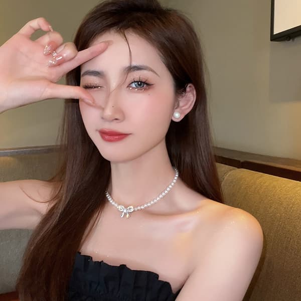 Halsband med rosett och pärlor i koreansk stil