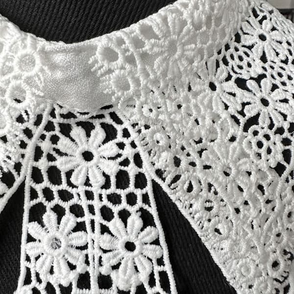 Damkrage i spets med rosett, VIT White