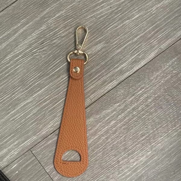 Hatteklips Golf Baseball Hatteholder BRUN Brown