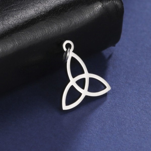 Knot Triangle Hängsmycken Good Luck Irish Charms Irish Celtic Knot