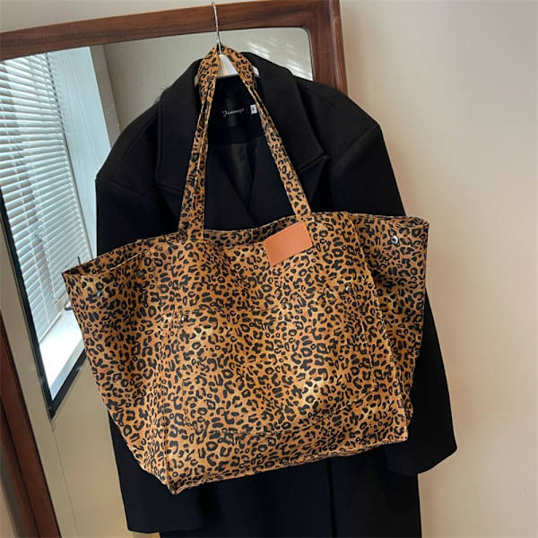 Tote Tasker Underarms Taske SORT black