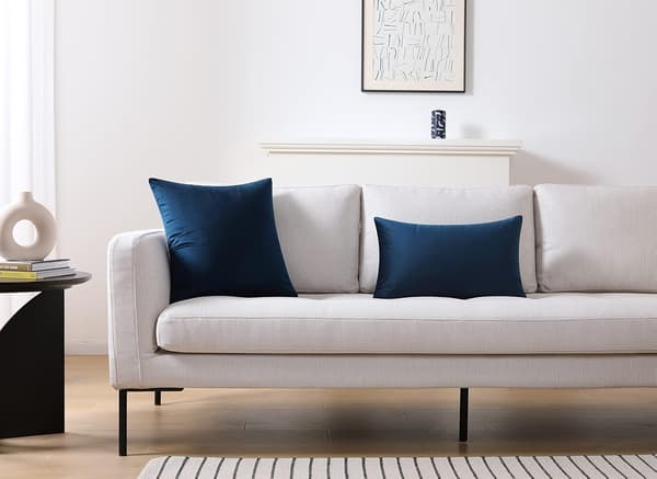 Sæt med 2 hyggelige fløjlsfirkantede pyntepudebetræk til sofa og seng, marineblå, 18 x 18 tommer