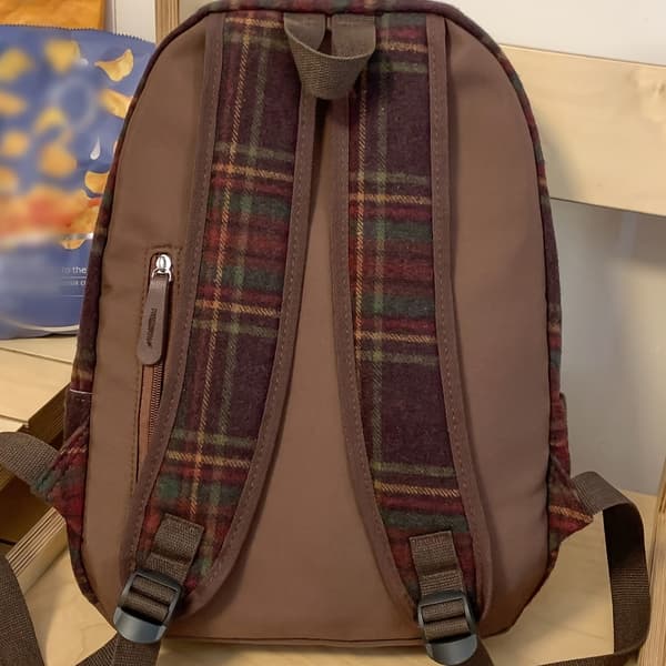 Preppy-stil ryggsäck för kvinnor med justerbara remmar, nylonmaterial, dragkedja och polyesterfoder – Funktionellt mode Ac [DB] Red