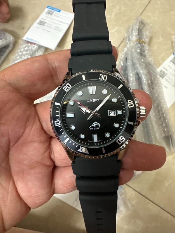 [LCS] Men's Analog Watch with Anti-Reverse Bezel, Black red and blue red and blue
