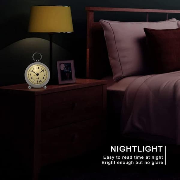 Silent Non-Ticking Alarm Clock, Battery Operated Bedside Clock, Desk Clock for Bedroom, Easy to Read, Night Light Function. Green Gream Gream