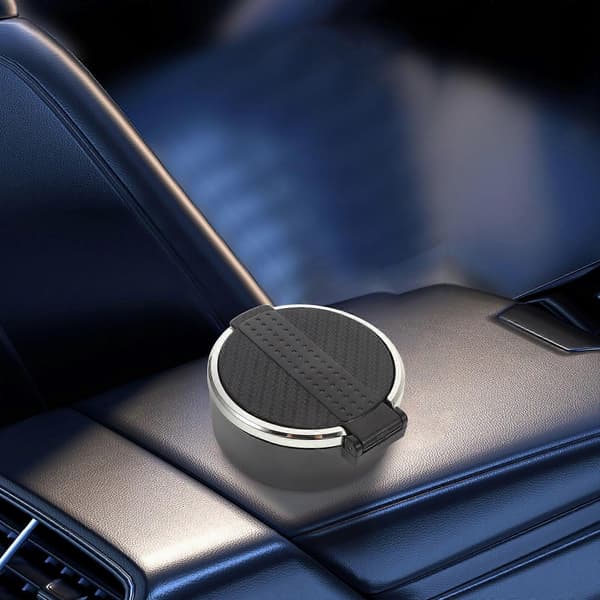 Portable Car Ashtray with Lid, Smokeless Ashtray, Black Plastic, Heat-Resistant, Secure Lid, Compact for Clean Driving