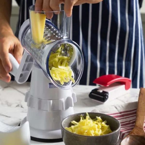 Roterende rivjern grønnsakskutter og strimler hvit hvit