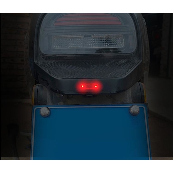 Bilalarm Varningslampa Solcellsdriven LED-lampa Falsk Säkerhetsblinkande Varningslampa 1PCS Red