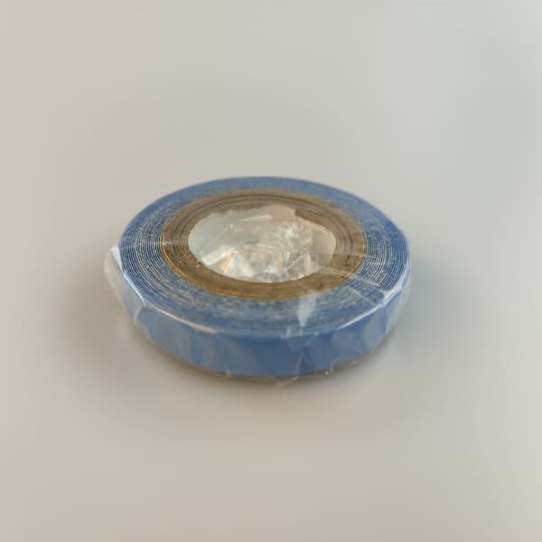 Dubbelhäftande tejp för hårförlängningar/peruker 1 rulle 0,8 cm