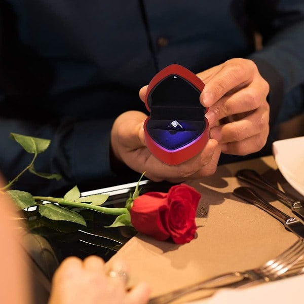 Fløyels hjerteformet LED ringboks for bryllup, forlovelse, valentinsdag (rød)