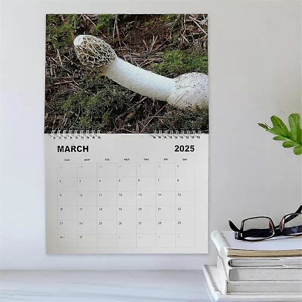 Nature's Cock Shots 2025 Kalender - Rolig Skämtkalender med 12 Månader - En Parodikväggkalender