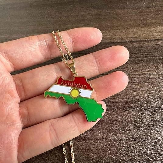 Moderigtig halskæde med kort over Kurdistan i rustfrit stål