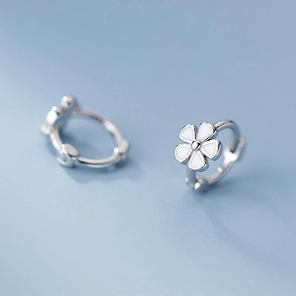 6mm Små Söta Blomster Hoop Sterling Silver Mini Små Brosk Hoop Örhängen för Kvinnor Flickor Tonåringar Allergivänliga Fina Vita Emaljerade Tusenskönor