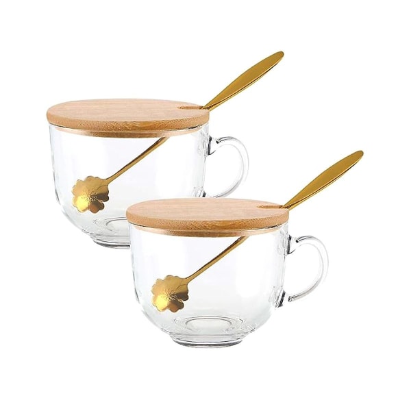 Kaffekrus med håndtag, glaskopper med bambuslåg og skeer, klare drikkeglas til te, korn