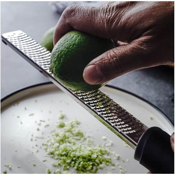 Citron Zester Rivjern Mikro Rivning Værktøj til Zesting Køkken Gadget til Fint Rivning Chokolade og Mere, Rustfrit Stål, Sort