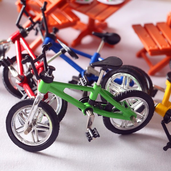 Miniature mountainbike-cykelmodel Udendørs dukkehus-tilbehør Børne-diy-legetøj Yellow