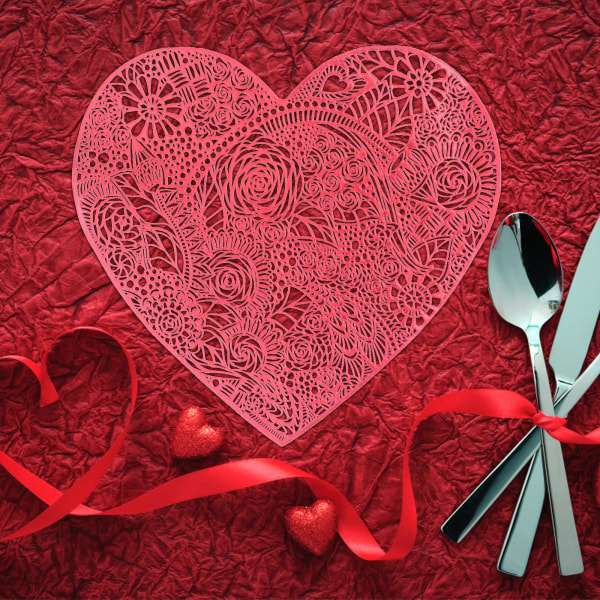 Valentinsdag bord dækkeservietter & bordskåner, udhulet hjerteformede rose bordmåtter til bryllup Valentins fest Red