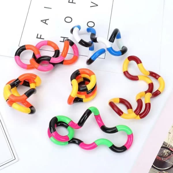 5 kpl Tangle Twist -stressilelu / Aistilelu, monivärinen