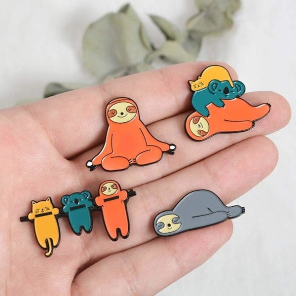 4-pack Söta Emalstift Set Alpaca Sloth Märken Broscher för Kläder Väskor Jackor Tillbehör DIY Hantverk