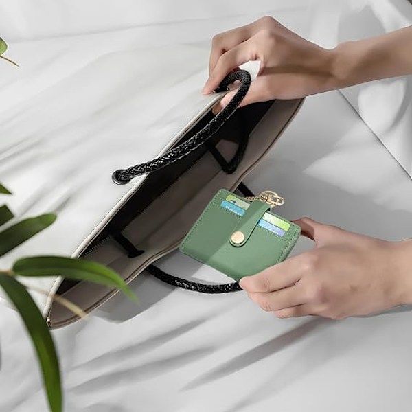 Kvinnors smala plånbok RFID-blockerande bifold-korthållare med blixtlåsförsedd myntficka ID-fönster och nyckelring green