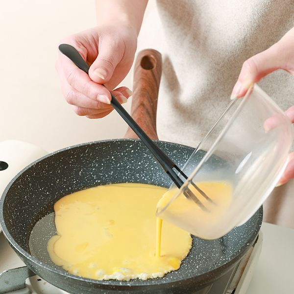 2 stk. Eggvisp i plast, mini, multifunksjonell eggvisp, kjøkkenredskap med teskje, eggverktøy, tilbehør Black