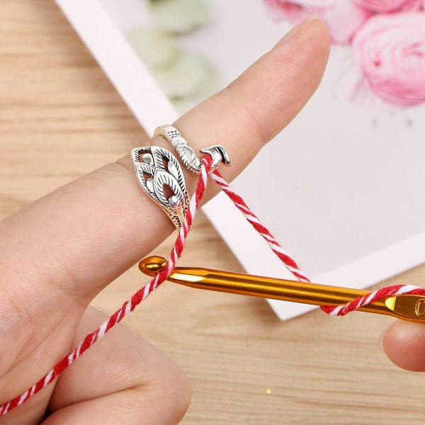 Heklefingerkrokholder med ringåpning