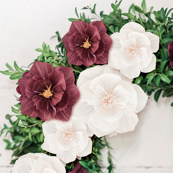Set med crepepappersblommor med fjärils- och lövbakgrund - Perfekt för festdekoration och heminredning Pale pink