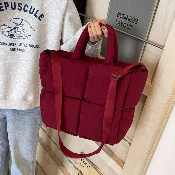 Stor håndveske i quiltet design, skulderveske. Hold orden enkelt for kvinner Burgundy