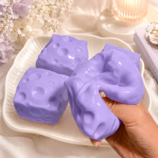 2-pak lilla ost Squishy klemmelegetøj, blødt formbart uden at springe tilbage, vaselinefyldt ostefidgetlegetøj, sensorisk skrivebordslegetøj, sjov nyhedsartikel 2 Pack/Light Purple